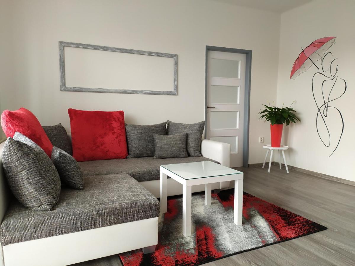 Byt Puskinova Apartment Hradec Kralove Exterior photo