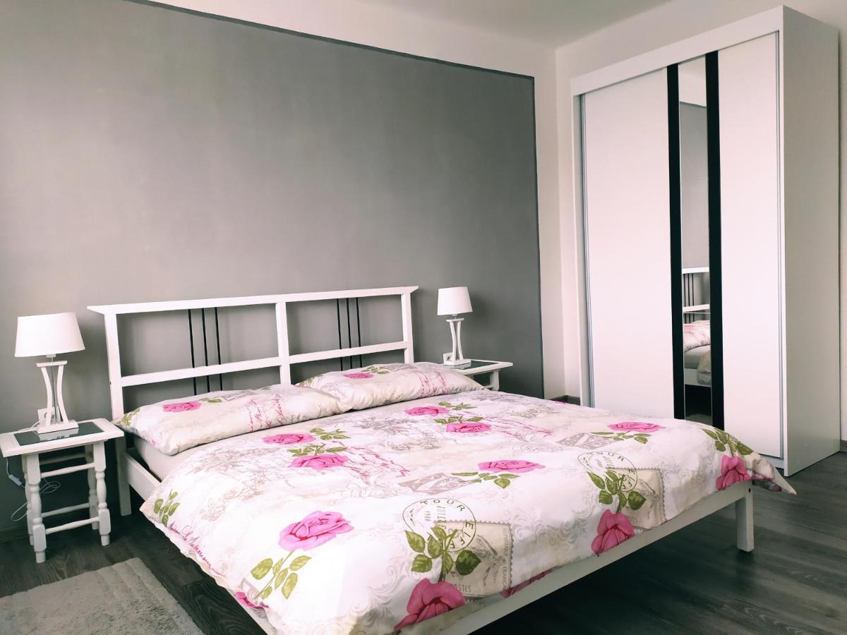 Byt Puskinova Apartment Hradec Kralove Exterior photo